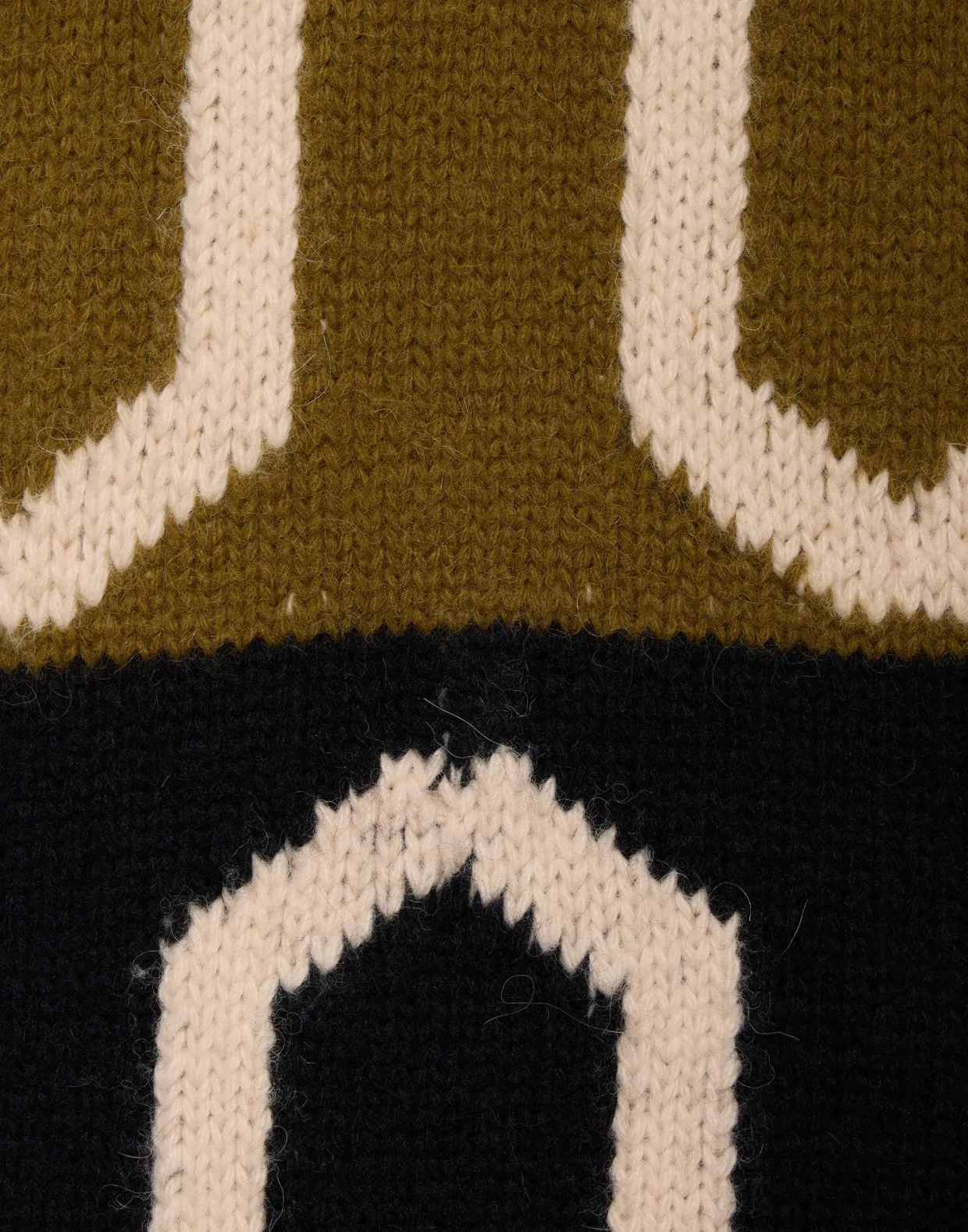 Comber TurtleneckGreen & Black in Wool