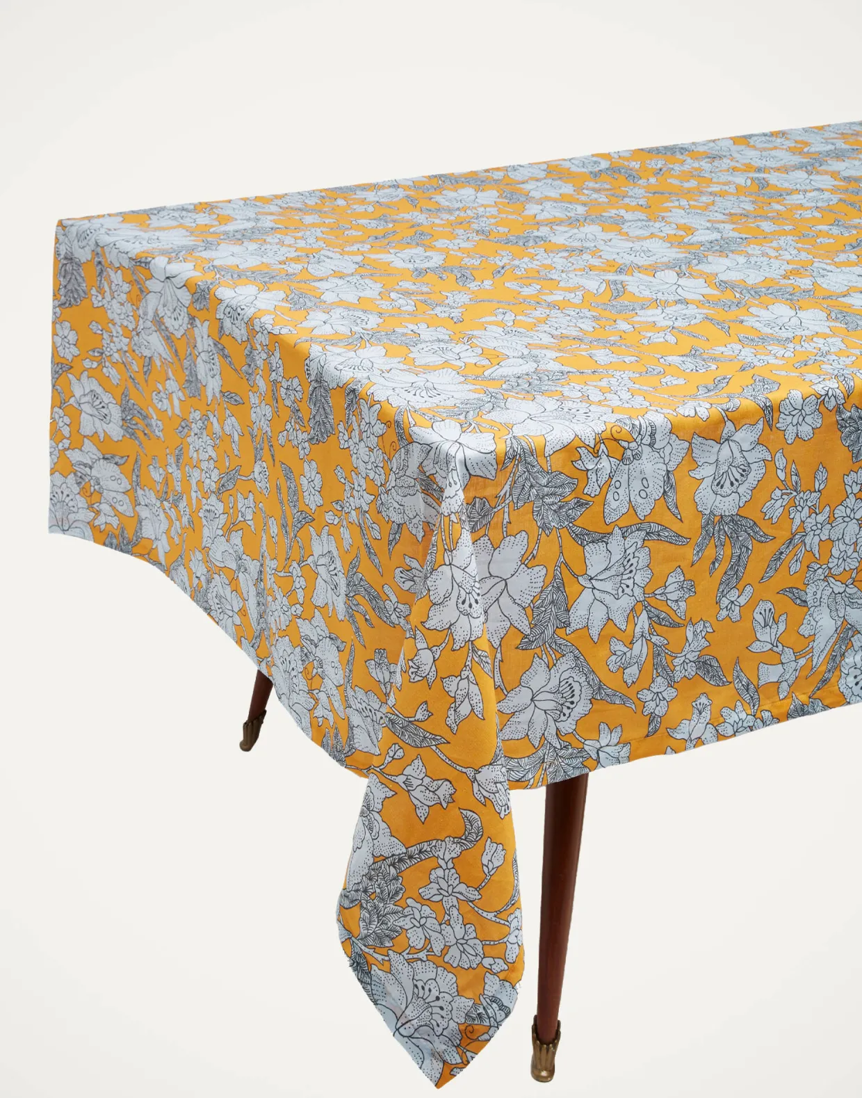 Medium TableclothLilium Zafferano in Linen