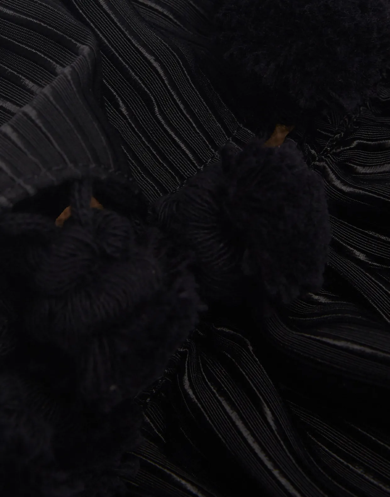 Pimento SlideSolid Black in Viscose & Jute
