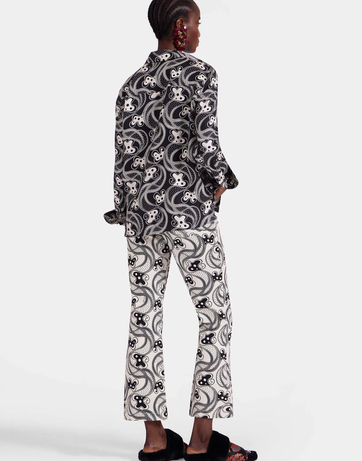 The Cropped Flare JeanAperol Black & White in Cotton Drill