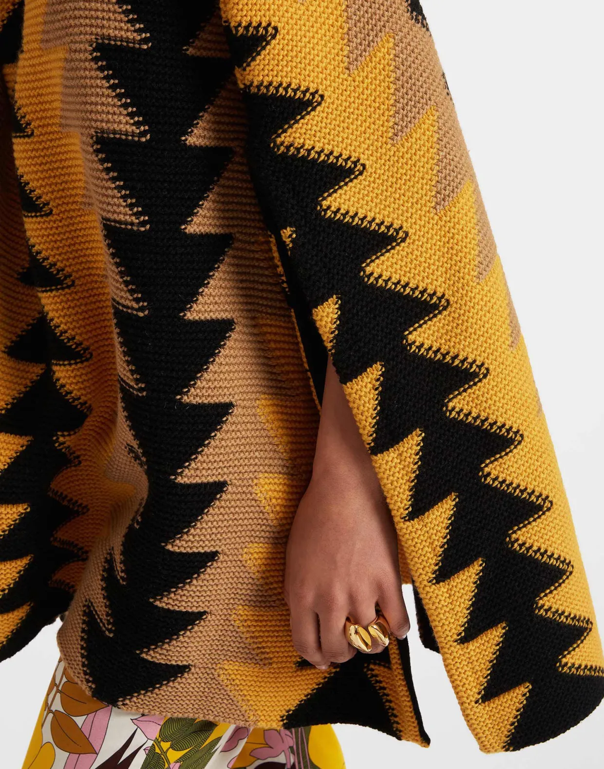 Trine CapeYellow in Wool Intarsia